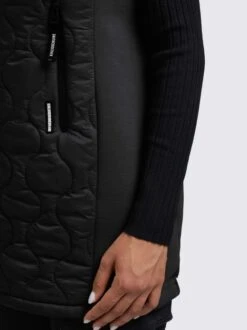 Khujo Damen Weste - MALIN -Khujo Verkäufe Damen Weste MALIN pdstandard 656961 0001 modeldetail 2