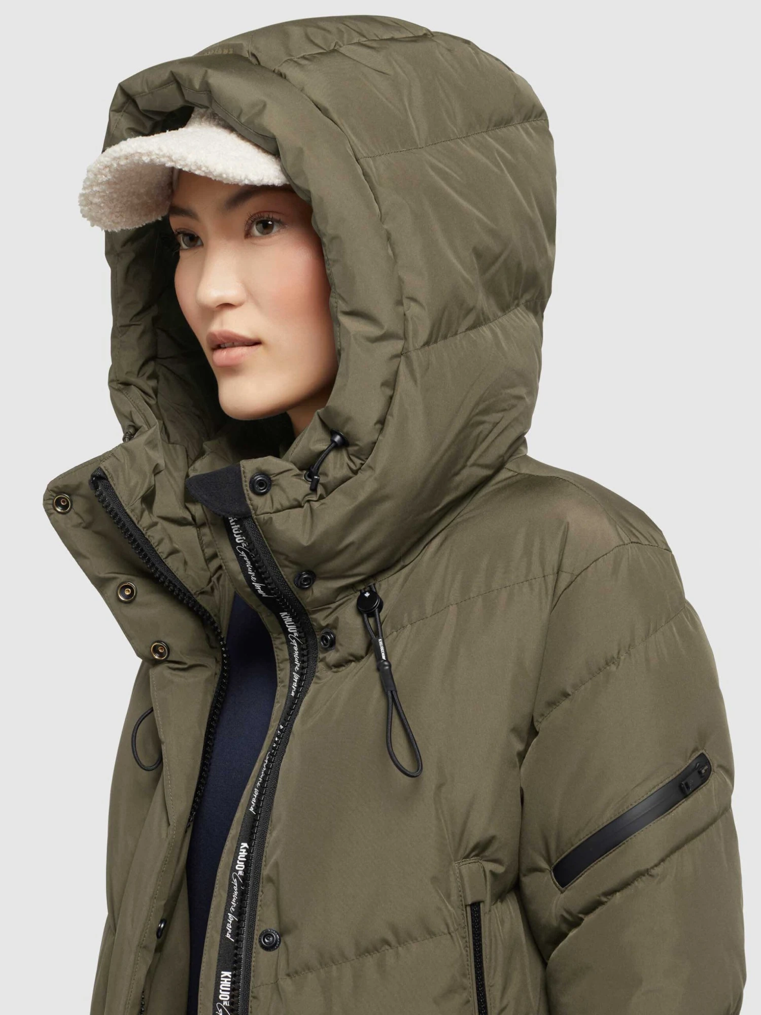 Mantel SONJE4 in Khaki grün Khujo Mantel SONJE4 In Khaki Grün -Khujo Verkäufe khujo mantel sonje4 in khaki grun 7 scaled